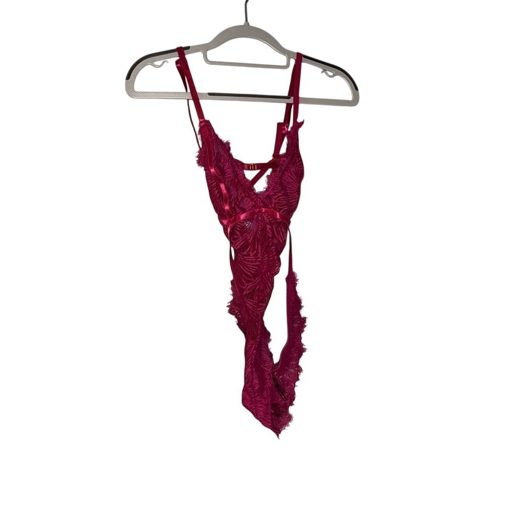 Oh La‎ La Cheri Paris pink lace bodysuit lingerie